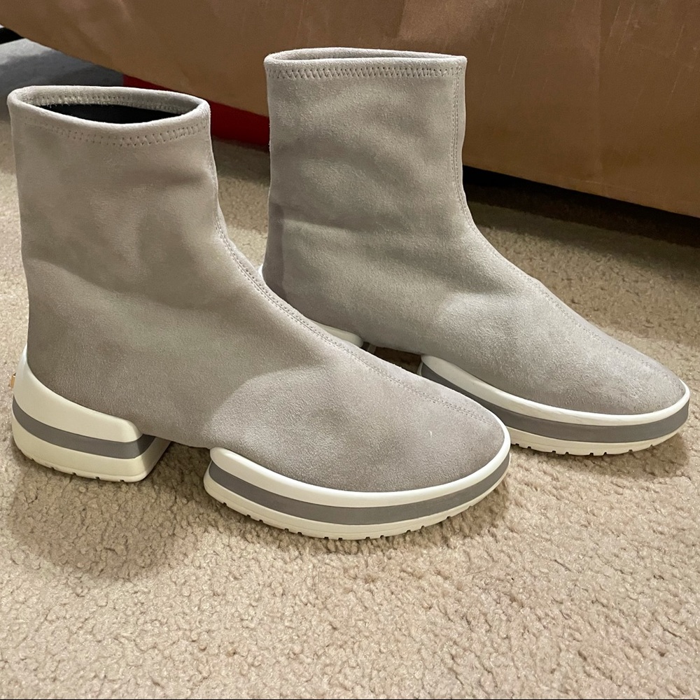 Stuart Weitzman Sneaker Sock Bootie Shoes Women’s 7.5 Seal Light Taupe HTF! - Picture 6 of 16